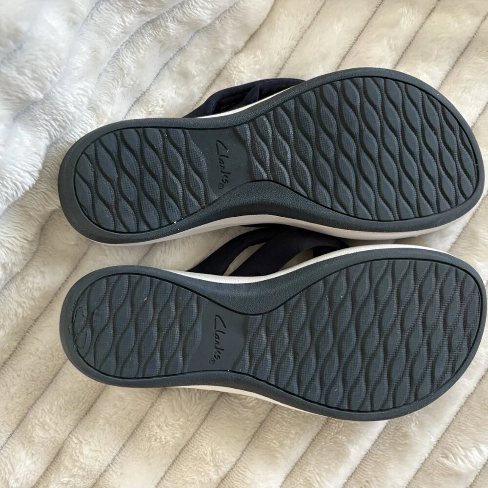 Clarks Cloudsteppers Size 7 M Women's Arla Kaylie Fabric Thong Sandals Navy Blue - Picture 4 of 9